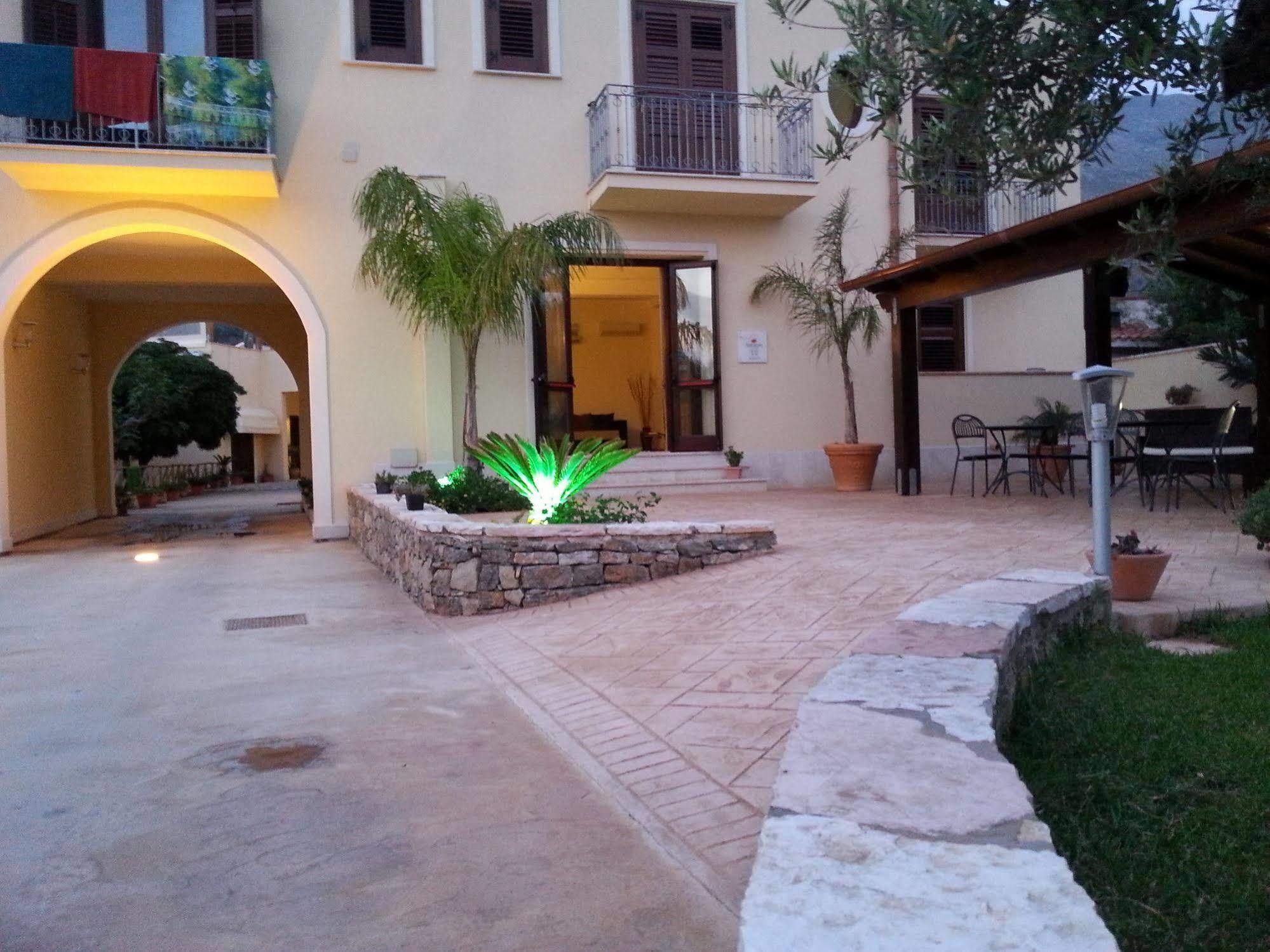 Trigrana Vacanze Hotel Castelluzzo Exterior foto